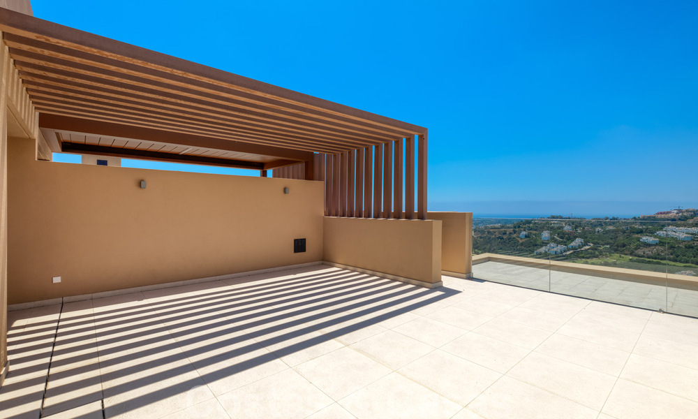 Instapklaar, nieuw penthouse te koop met panoramisch zeezicht te koop in een prachtig meer- en golfresort in Benahavis - Marbella 35475