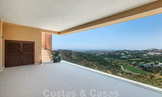 Instapklaar, nieuw penthouse te koop met panoramisch zeezicht te koop in een prachtig meer- en golfresort in Benahavis - Marbella 35483 