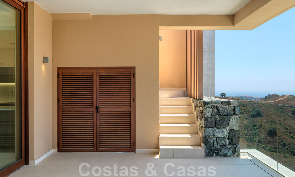 Instapklaar, nieuw penthouse te koop met panoramisch zeezicht te koop in een prachtig meer- en golfresort in Benahavis - Marbella 35484