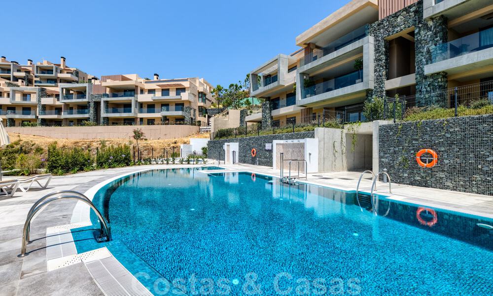 Instapklaar, nieuw penthouse te koop met panoramisch zeezicht te koop in een prachtig meer- en golfresort in Benahavis - Marbella 35492