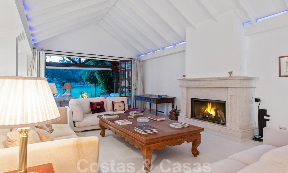 Romantische eerstelijns golf villa te koop in Nueva Andalucia, Marbella met prachtig uitzicht op de golfbaan 35501