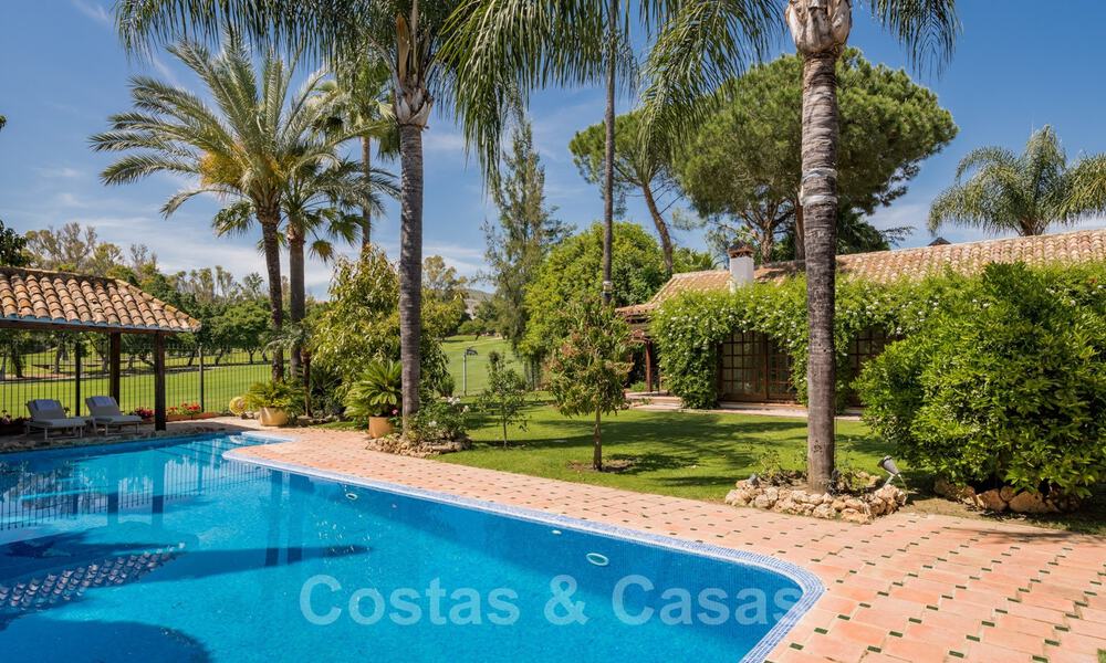 Romantische eerstelijns golf villa te koop in Nueva Andalucia, Marbella met prachtig uitzicht op de golfbaan 35504