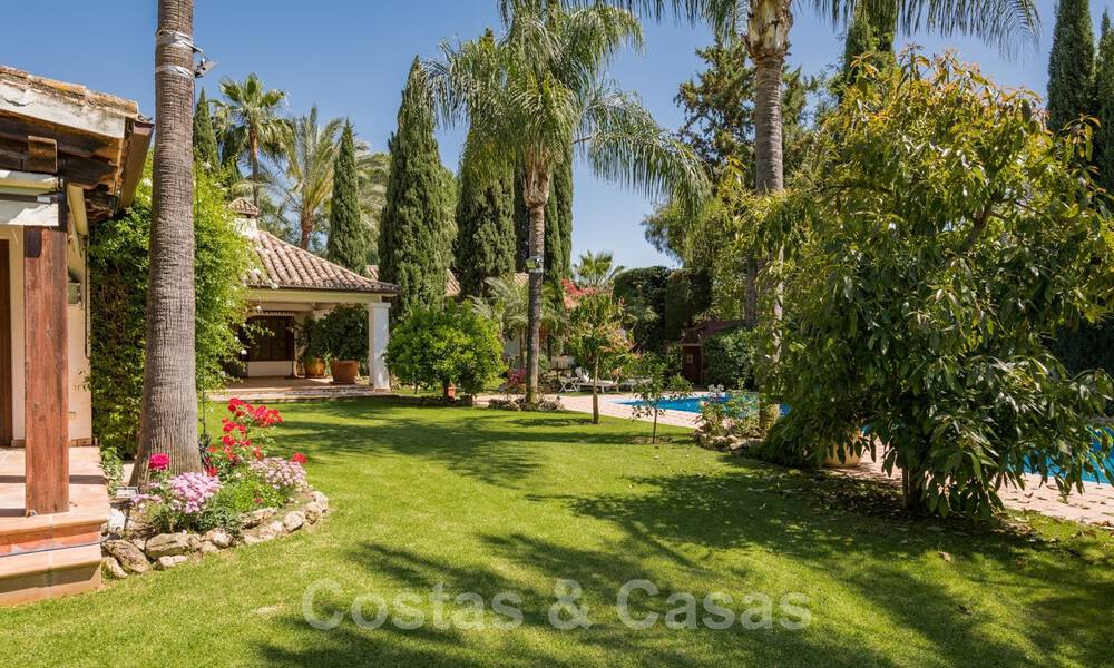 Romantische eerstelijns golf villa te koop in Nueva Andalucia, Marbella met prachtig uitzicht op de golfbaan 35506