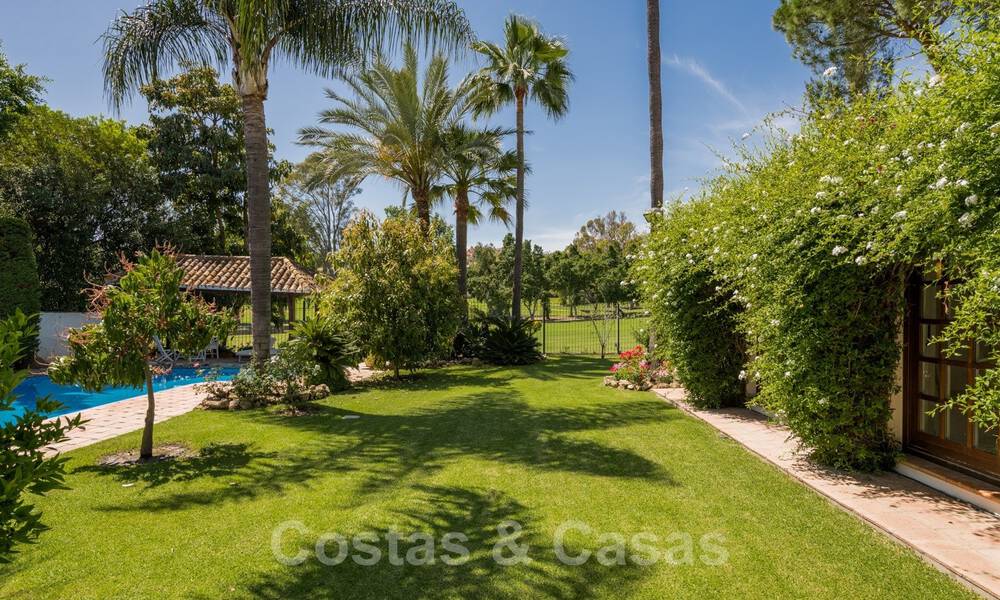Romantische eerstelijns golf villa te koop in Nueva Andalucia, Marbella met prachtig uitzicht op de golfbaan 35508