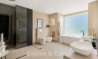 Exclusief appartement te koop met zeezicht in een eerstelijnsstrandcomplex aan de New Golden Mile, Marbella - Estepona 35538 