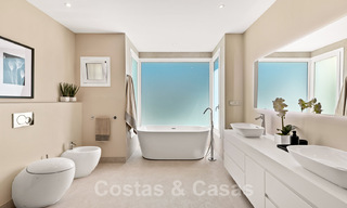 Exclusief appartement te koop met zeezicht in een eerstelijnsstrandcomplex aan de New Golden Mile, Marbella - Estepona 35561 