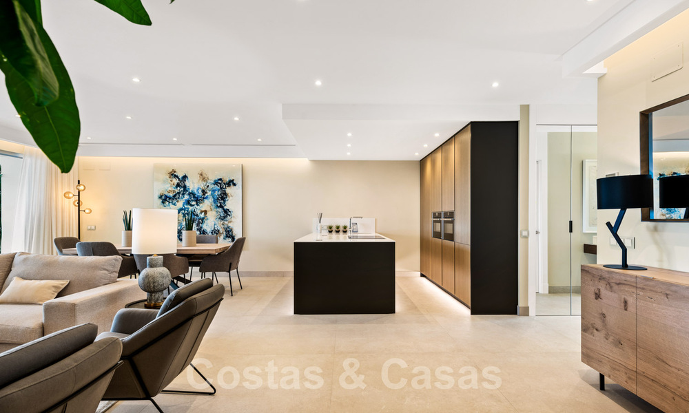 Exclusief appartement te koop met zeezicht in een eerstelijnsstrandcomplex aan de New Golden Mile, Marbella - Estepona 35563