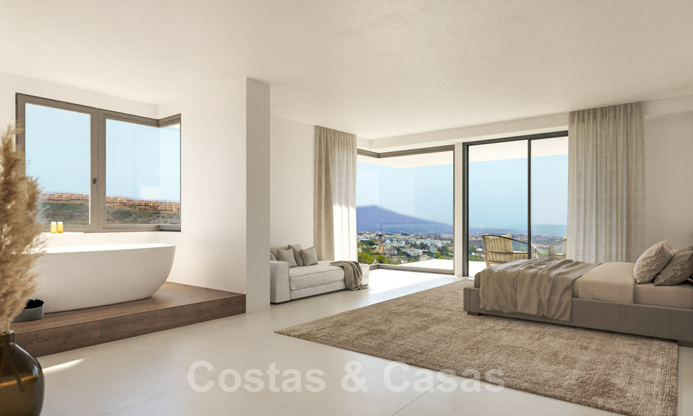 Moderne luxevilla te koop met panoramisch zeezicht aan de New Golden Mile tussen Marbella en Estepona. Instapklaar. 35583