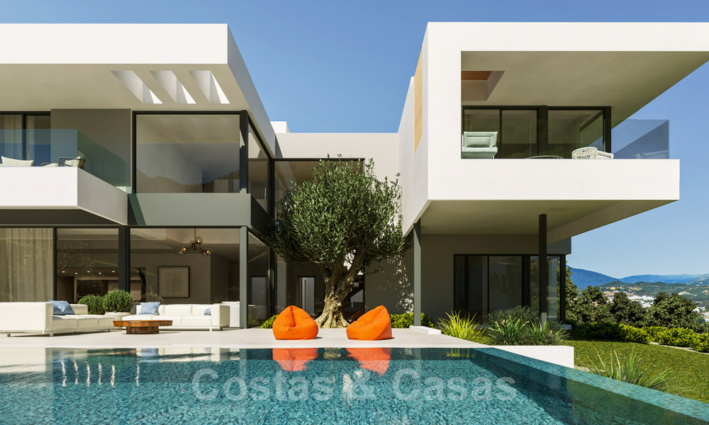Moderne luxevilla te koop met panoramisch zeezicht aan de New Golden Mile tussen Marbella en Estepona. Instapklaar. 35589