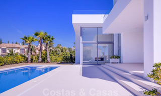 Instapklare, nieuwe moderne luxevilla te koop in Marbella - Benahavis in een afgesloten en beveiligde woonwijk 35639 