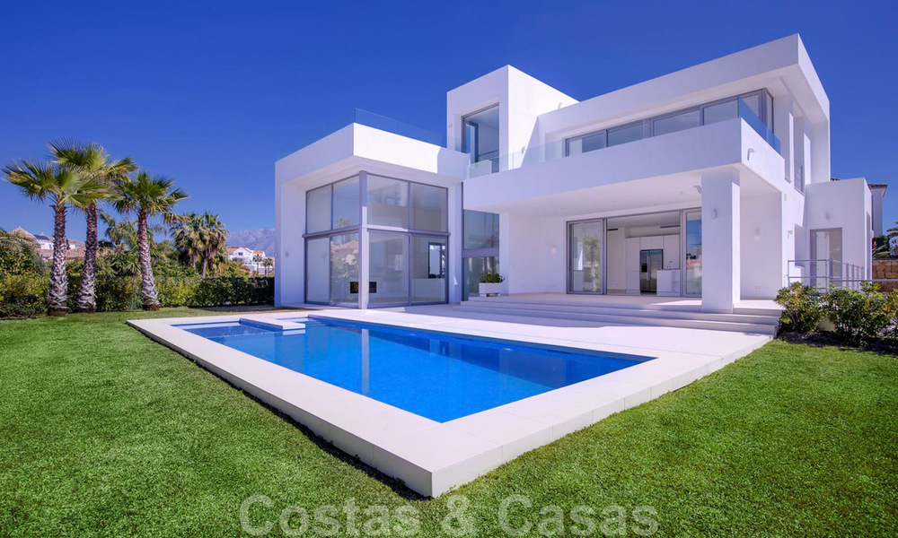 Instapklare, nieuwe moderne luxevilla te koop in Marbella - Benahavis in een afgesloten en beveiligde woonwijk 35640
