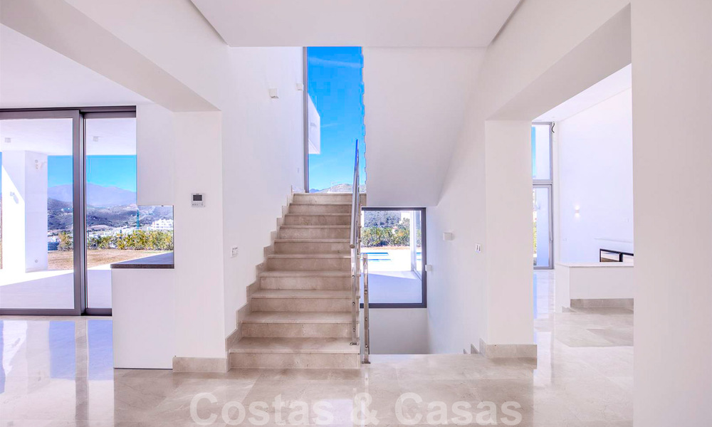 Instapklare, nieuwe moderne luxevilla te koop in Marbella - Benahavis in een afgesloten en beveiligde woonwijk 35643