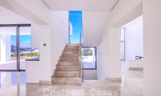 Instapklare, nieuwe moderne luxevilla te koop in Marbella - Benahavis in een afgesloten en beveiligde woonwijk 35643 