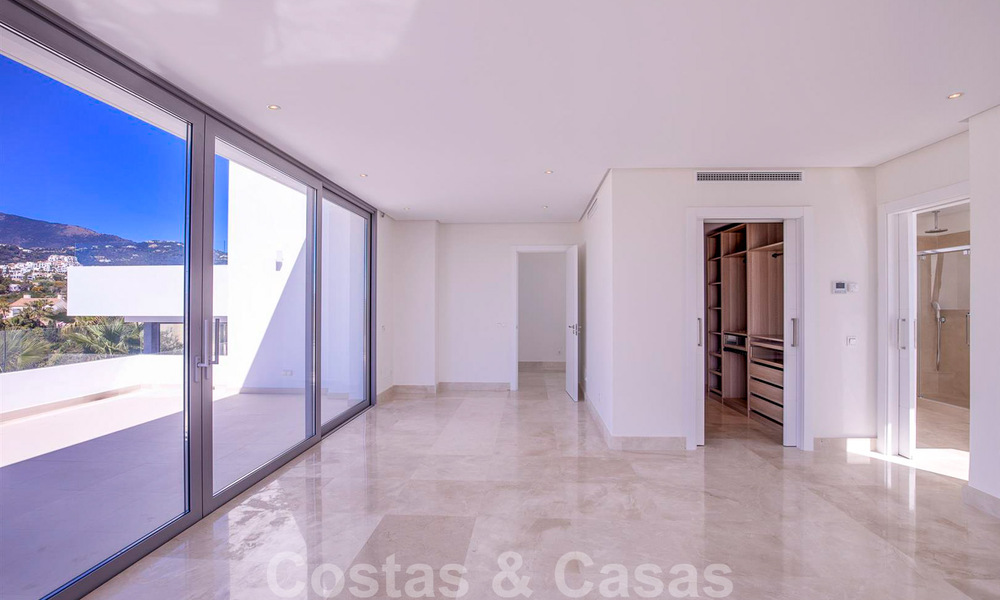 Instapklare, nieuwe moderne luxevilla te koop in Marbella - Benahavis in een afgesloten en beveiligde woonwijk 35645