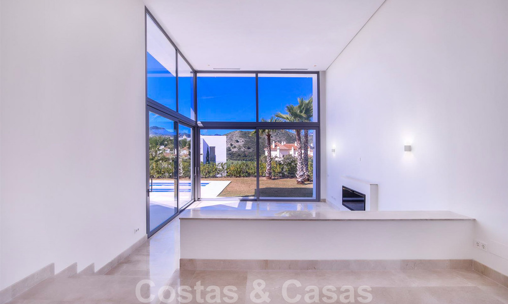 Instapklare, nieuwe moderne luxevilla te koop in Marbella - Benahavis in een afgesloten en beveiligde woonwijk 35650