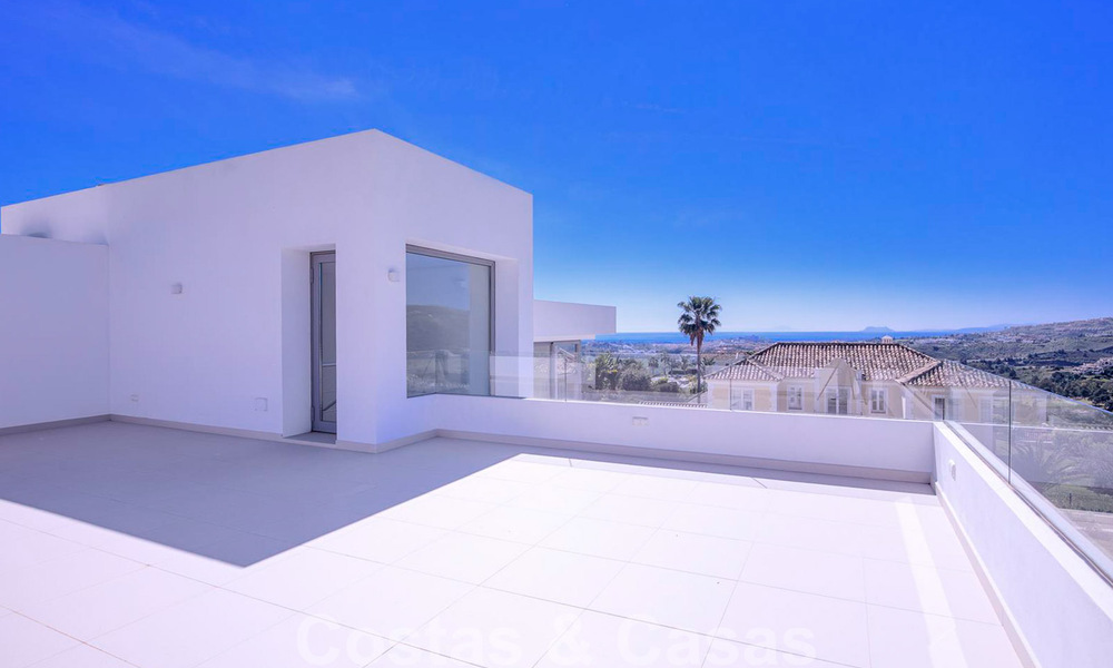 Instapklare, nieuwe moderne luxevilla te koop in Marbella - Benahavis in een afgesloten en beveiligde woonwijk 35651
