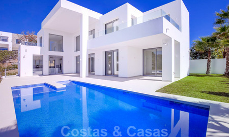 Instapklare, nieuwe moderne luxevilla te koop in Marbella - Benahavis in een beveiligde urbanisatie 35700