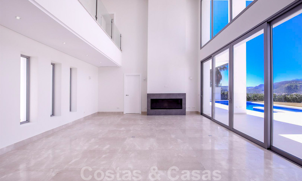 Instapklare, nieuwe moderne luxevilla te koop in Marbella - Benahavis in een beveiligde urbanisatie 35701