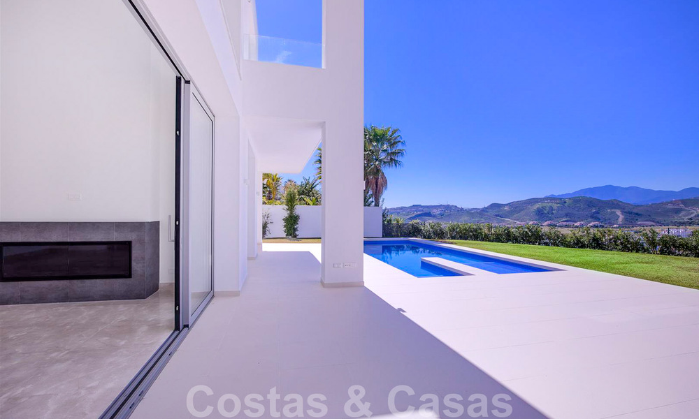 Instapklare, nieuwe moderne luxevilla te koop in Marbella - Benahavis in een beveiligde urbanisatie 35702