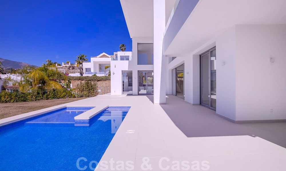 Instapklare, nieuwe moderne luxevilla te koop in Marbella - Benahavis in een beveiligde urbanisatie 35703