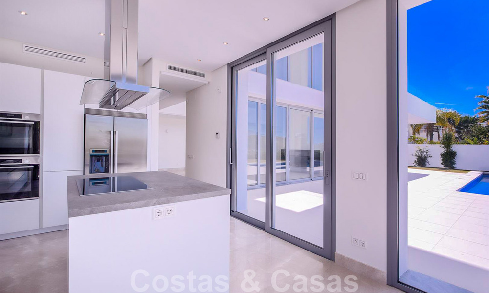 Instapklare, nieuwe moderne luxevilla te koop in Marbella - Benahavis in een beveiligde urbanisatie 35704