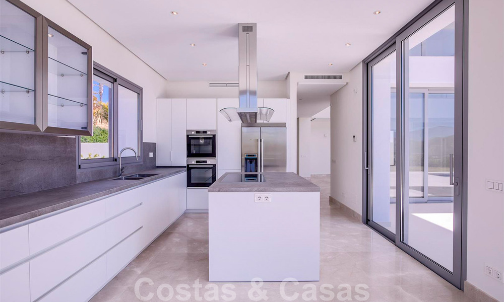 Instapklare, nieuwe moderne luxevilla te koop in Marbella - Benahavis in een beveiligde urbanisatie 35706