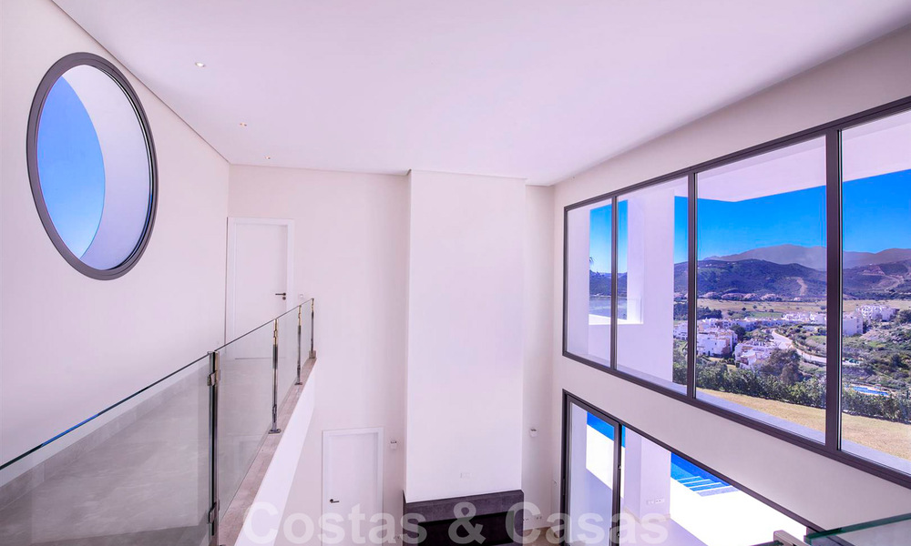 Instapklare, nieuwe moderne luxevilla te koop in Marbella - Benahavis in een beveiligde urbanisatie 35708