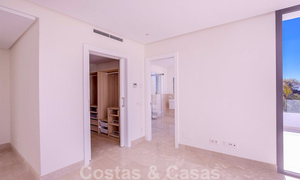 Instapklare, nieuwe moderne luxevilla te koop in Marbella - Benahavis in een beveiligde urbanisatie 35709