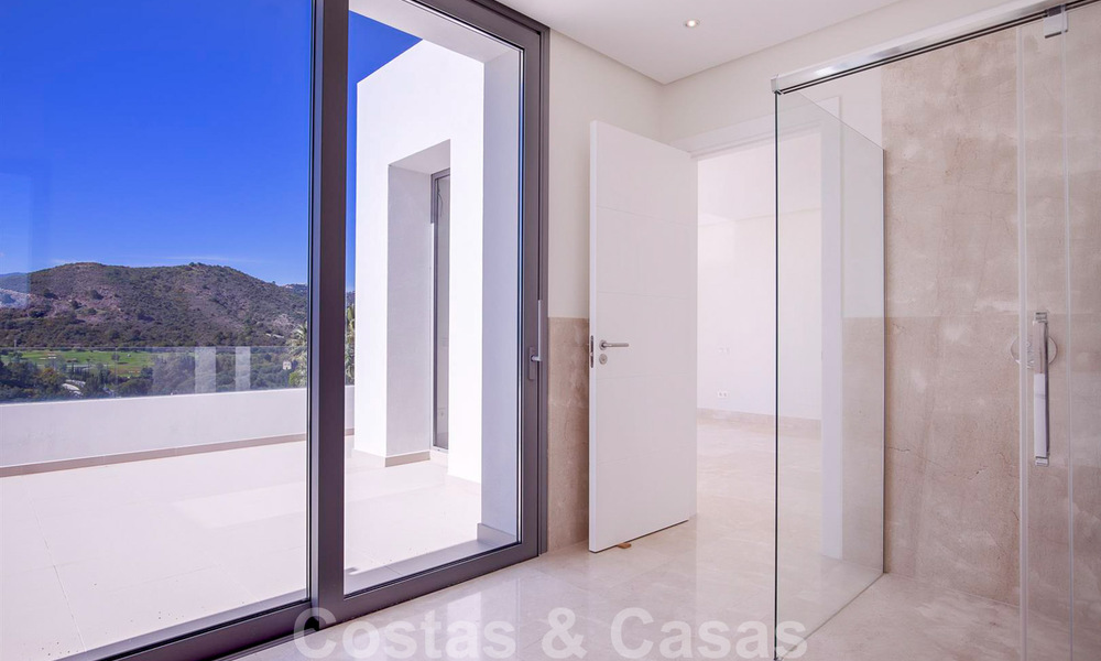 Instapklare, nieuwe moderne luxevilla te koop in Marbella - Benahavis in een beveiligde urbanisatie 35713