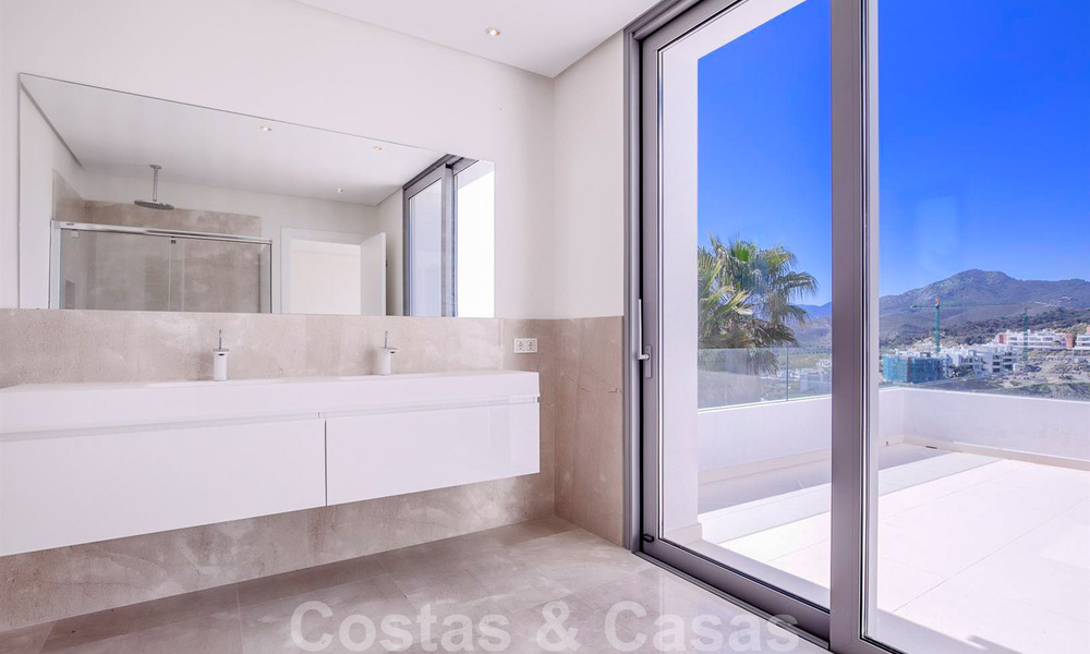 Instapklare, nieuwe moderne luxevilla te koop in Marbella - Benahavis in een beveiligde urbanisatie 35715