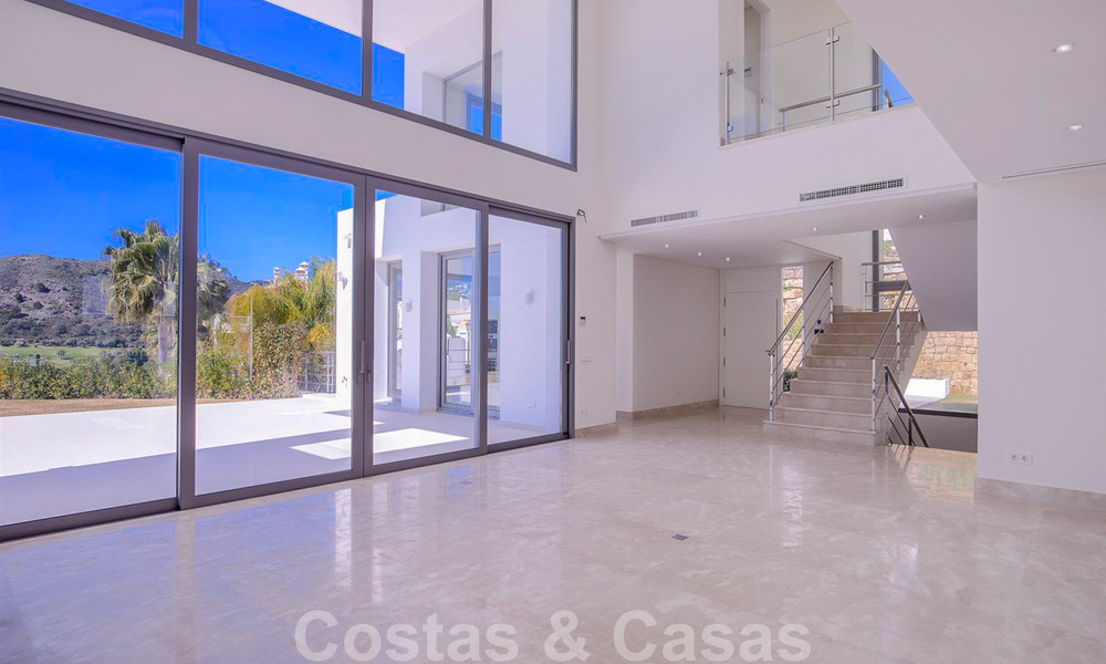 Instapklare, nieuwe moderne luxevilla te koop in Marbella - Benahavis in een beveiligde urbanisatie 35717