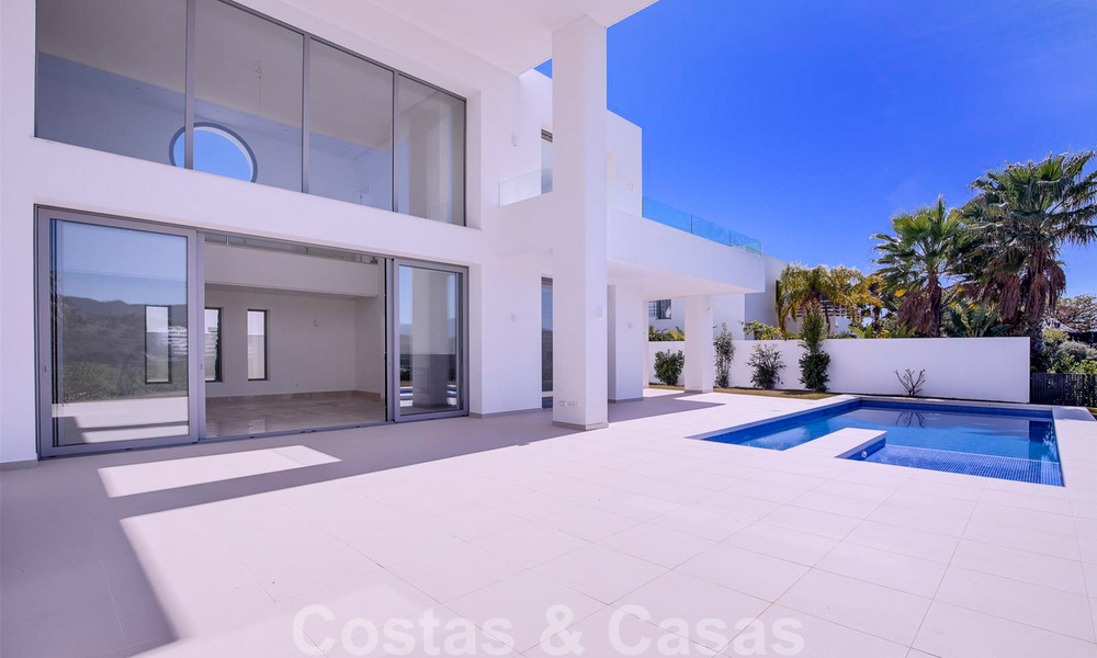 Instapklare, nieuwe moderne luxevilla te koop in Marbella - Benahavis in een beveiligde urbanisatie 35719