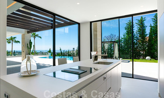 Instapklare, nieuwe moderne villa te koop met zeezicht vanaf ieder niveau in een vijfsterren golfresort in Marbella - Benahavis 35721 