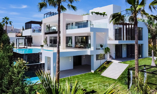 Instapklare, nieuwe moderne villa te koop met zeezicht vanaf ieder niveau in een vijfsterren golfresort in Marbella - Benahavis 35722 