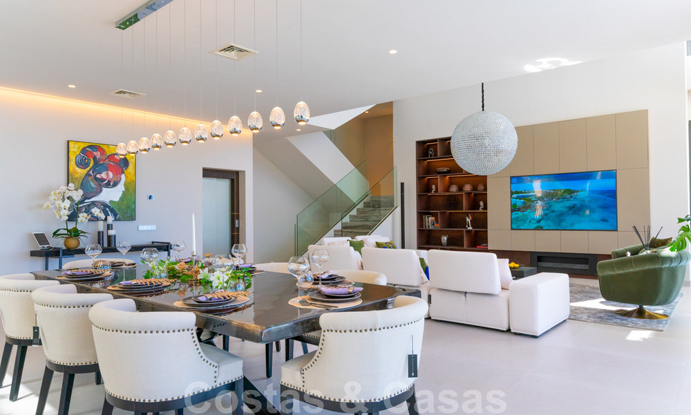 Instapklare, nieuwe moderne villa te koop met zeezicht vanaf ieder niveau in een vijfsterren golfresort in Marbella - Benahavis 35725