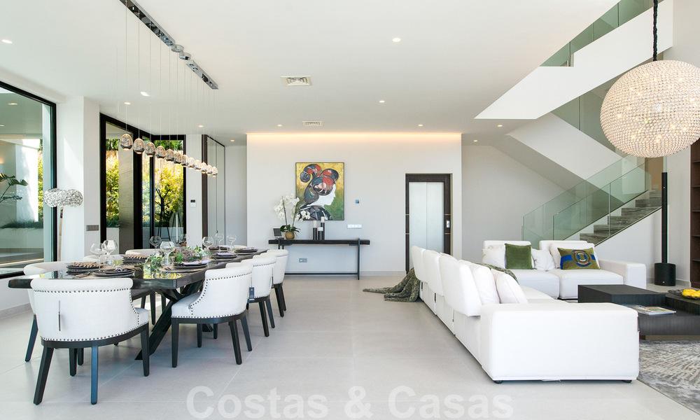Instapklare, nieuwe moderne villa te koop met zeezicht vanaf ieder niveau in een vijfsterren golfresort in Marbella - Benahavis 35727