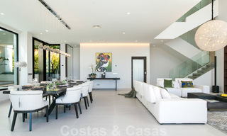 Instapklare, nieuwe moderne villa te koop met zeezicht vanaf ieder niveau in een vijfsterren golfresort in Marbella - Benahavis 35727 