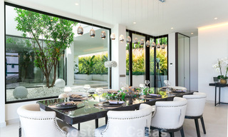 Instapklare, nieuwe moderne villa te koop met zeezicht vanaf ieder niveau in een vijfsterren golfresort in Marbella - Benahavis 35728 