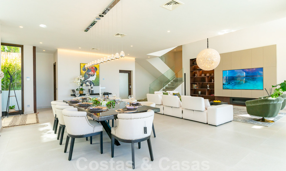 Instapklare, nieuwe moderne villa te koop met zeezicht vanaf ieder niveau in een vijfsterren golfresort in Marbella - Benahavis 35729