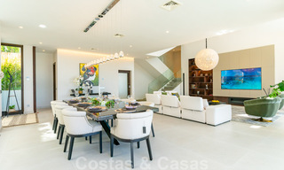 Instapklare, nieuwe moderne villa te koop met zeezicht vanaf ieder niveau in een vijfsterren golfresort in Marbella - Benahavis 35729 