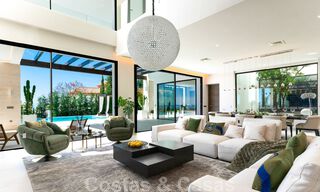 Instapklare, nieuwe moderne villa te koop met zeezicht vanaf ieder niveau in een vijfsterren golfresort in Marbella - Benahavis 35732 