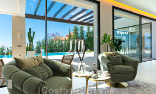 Instapklare, nieuwe moderne villa te koop met zeezicht vanaf ieder niveau in een vijfsterren golfresort in Marbella - Benahavis 35733 