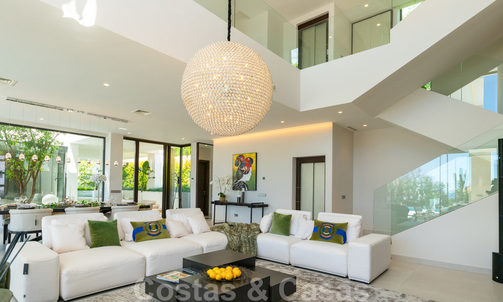 Instapklare, nieuwe moderne villa te koop met zeezicht vanaf ieder niveau in een vijfsterren golfresort in Marbella - Benahavis 35734