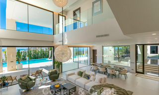Instapklare, nieuwe moderne villa te koop met zeezicht vanaf ieder niveau in een vijfsterren golfresort in Marbella - Benahavis 35735 