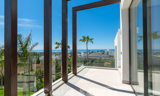 Instapklare, nieuwe moderne villa te koop met zeezicht vanaf ieder niveau in een vijfsterren golfresort in Marbella - Benahavis 35737 