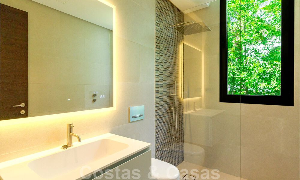 Instapklare, nieuwe moderne villa te koop met zeezicht vanaf ieder niveau in een vijfsterren golfresort in Marbella - Benahavis 35740