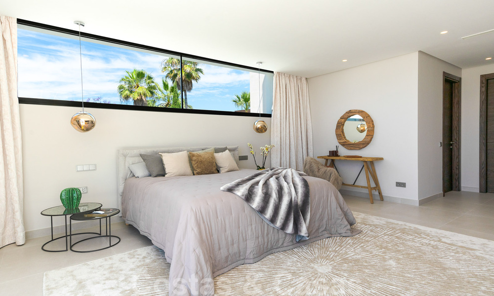 Instapklare, nieuwe moderne villa te koop met zeezicht vanaf ieder niveau in een vijfsterren golfresort in Marbella - Benahavis 35743