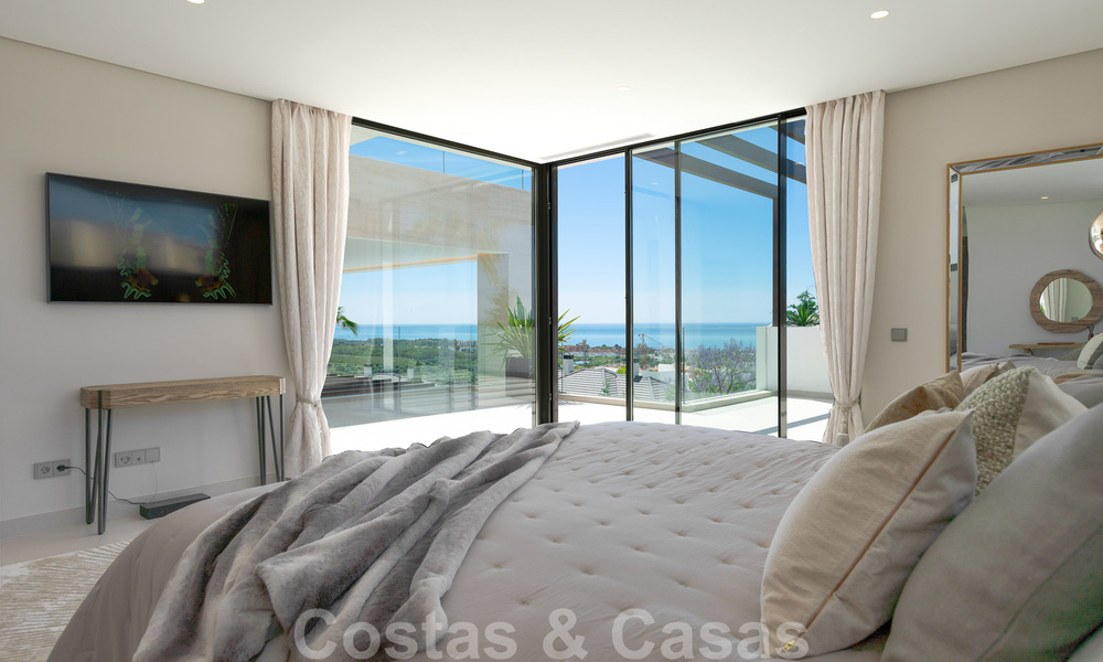 Instapklare, nieuwe moderne villa te koop met zeezicht vanaf ieder niveau in een vijfsterren golfresort in Marbella - Benahavis 35744
