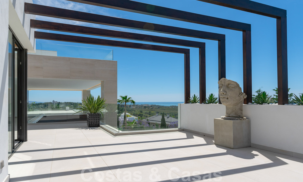 Instapklare, nieuwe moderne villa te koop met zeezicht vanaf ieder niveau in een vijfsterren golfresort in Marbella - Benahavis 35749