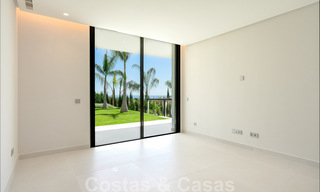 Instapklare, nieuwe moderne villa te koop met zeezicht vanaf ieder niveau in een vijfsterren golfresort in Marbella - Benahavis 35755 